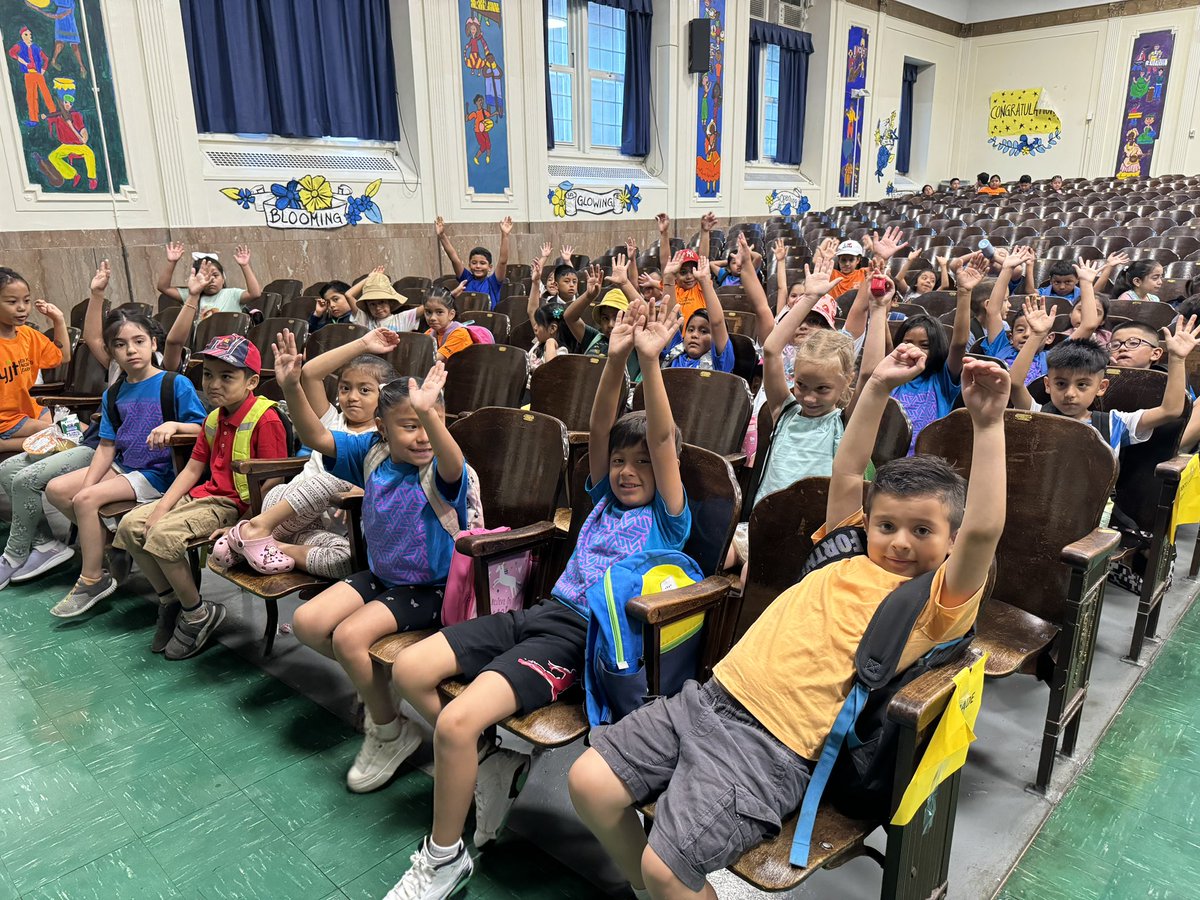 Who’s ready for week three of #SummerRising2024 <a href="/30Q149/">Q149</a>? Our students are! ☀️🕶️📖 <a href="/nycdistrict30/">District 30</a>