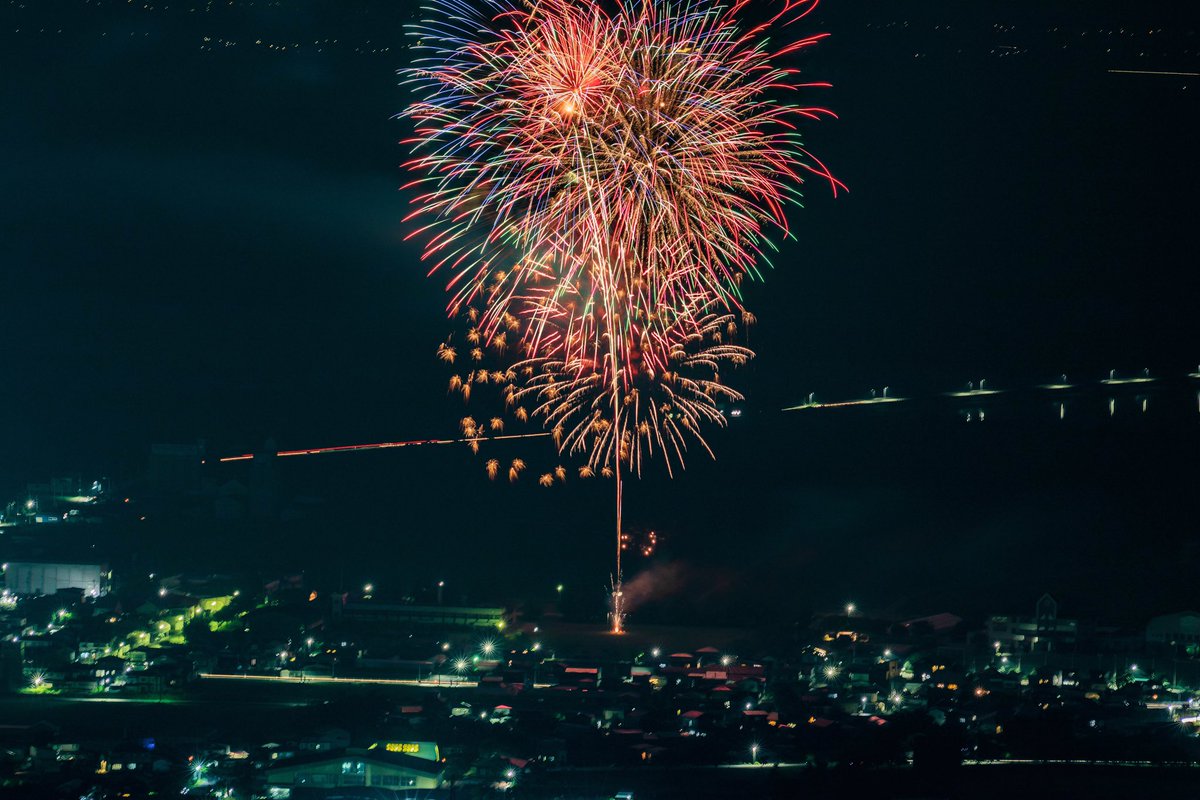 dg_road's tweet photo. 八郎潟町の夏の一��イベント一夜市。
フィナーレの花火。 https://t.co/BxDOXLuiHi