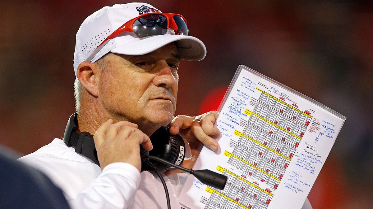AlecOnFOX7's tweet photo. #Breaking Jeff Tedford is stepping down as head coach of @FresnoStateFB 
 
"It is with sad emotions that following my recent medical check-up, it is clear that due to health concerns, my family and I have made the decision to step aside as Fresno State's head coach.” https://t.co/ZImvrxJhOo
