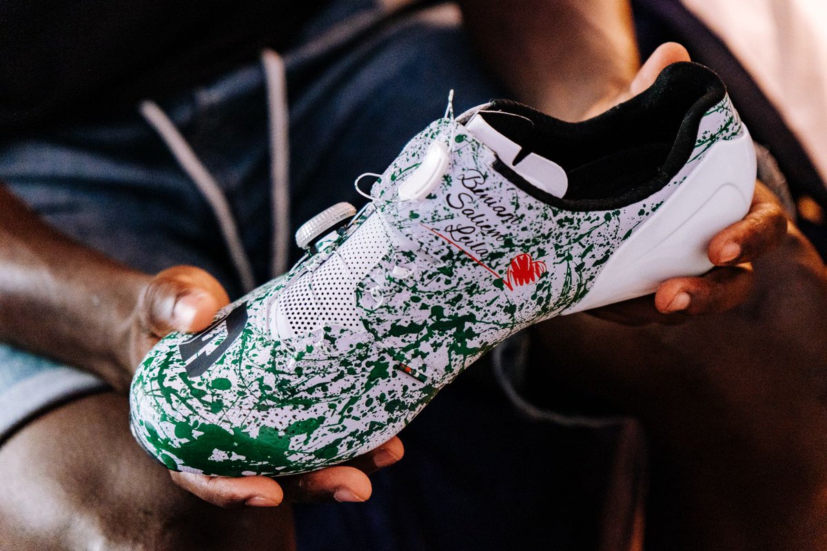 LottoIntermarch's tweet photo. The new Gaerne shoes of Biniam Girmay is pure artwork 😍

💚 Green color 
🇪🇷 Flag of Eritrea 
❤️ Names of his wife and daughter  
🎨 Action Painting by artist Morris Spagnol

📸 @cyclingmedia_ag #TDF2024