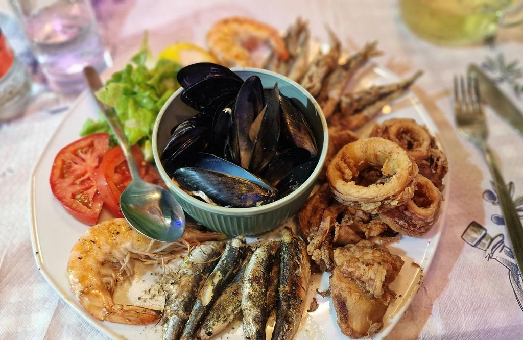 Martin1960's tweet image. Visplateautje... 😋 #Lineas #Thasos