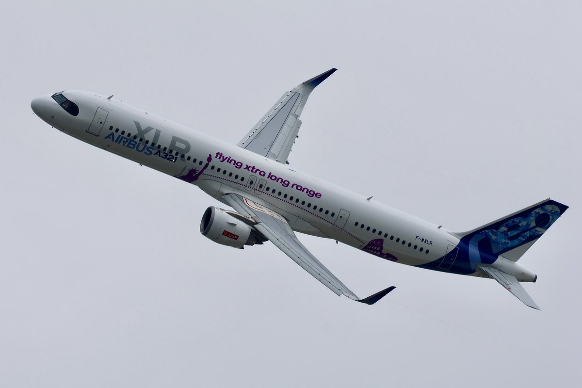 RobertOramPhoto's tweet photo. Some delightful, July weather to herald the start of validation week at @FIAFarnborough nice to see the @Airbus #a321neo in action though ✈️ https://t.co/W9lqZ75gjR