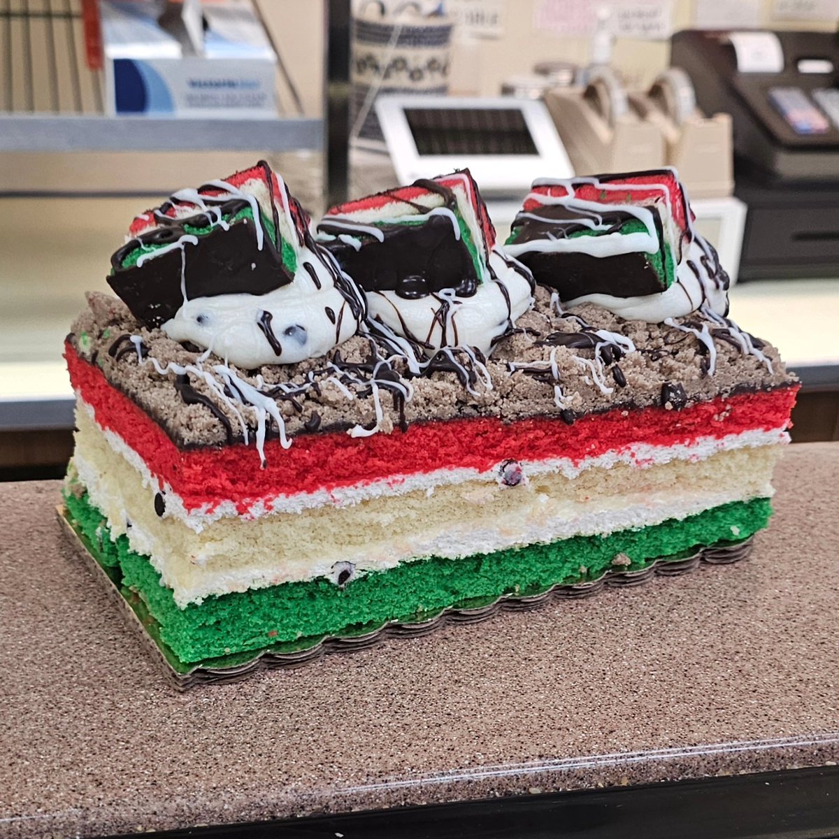 AMadeOfAllWork's tweet image. Making a visit to one of my favorite pastry shops in #StatenIsland, Renato's. The delicious #cake pictured includes light #venetian rainbow cookie style layers, #cannoli cream filling, and crumb topping, and it's a winner. #rainbowcookiecake #rainbowcookies #venetians