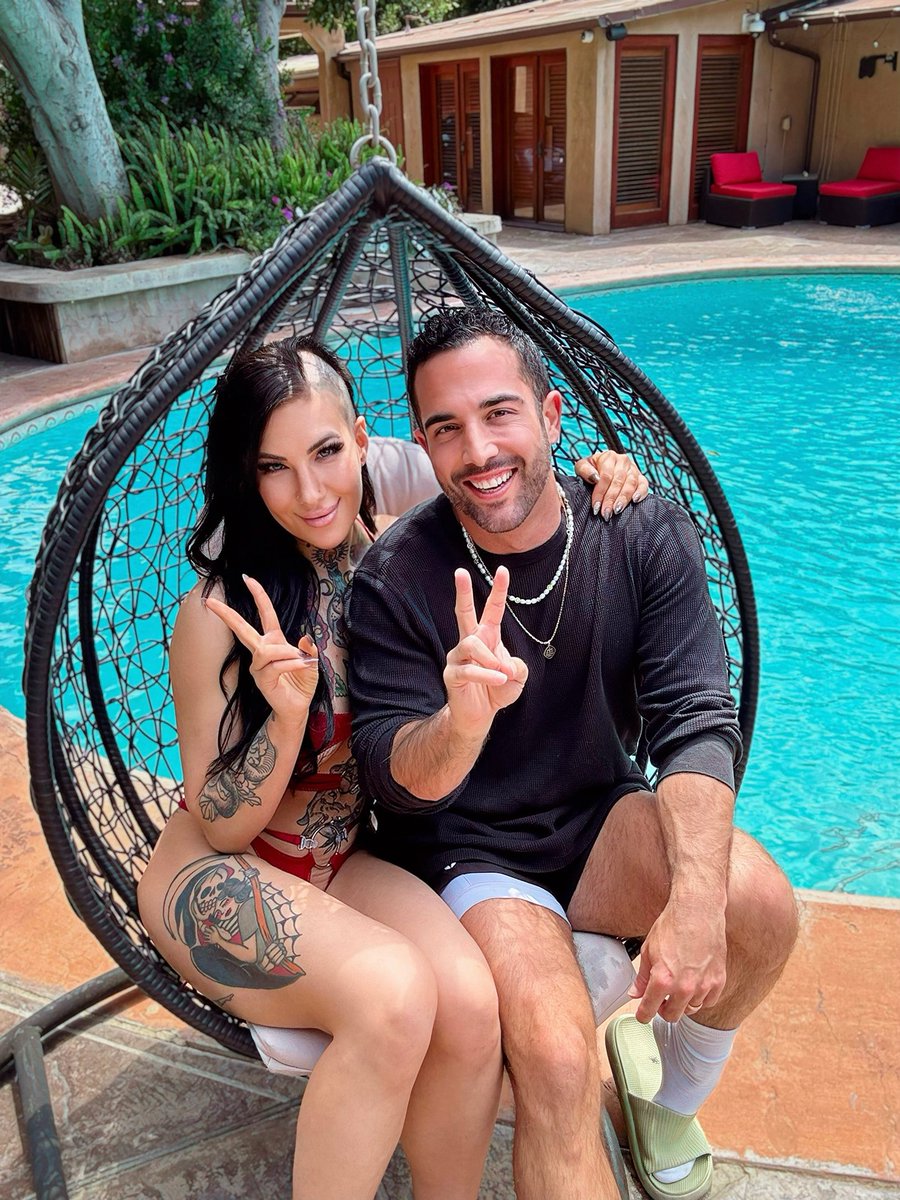 Go watch our scene live now on my site 👀👀💦💦

<a href="/JoeyAvalonX/">Joey B.</a> 

onlyfans.com/kennedyxxxrose
