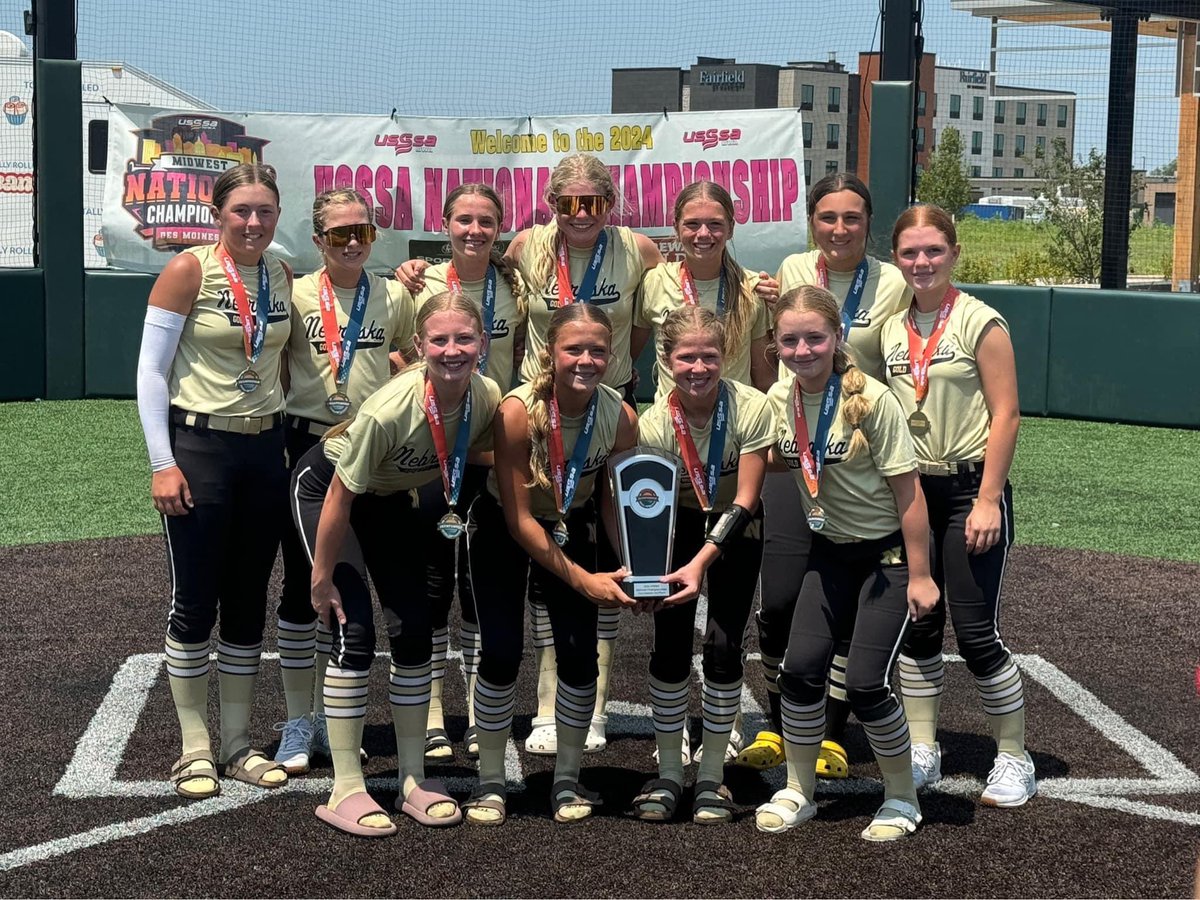 And just like that our season comes to an end finishing 3rd in 13u Nationals, and finishing with an overall record of 44-8-1. We had a blast building on our skills, creating relationships, and showing everyone how tough this group is. Until next season👊🏼 #rollgold