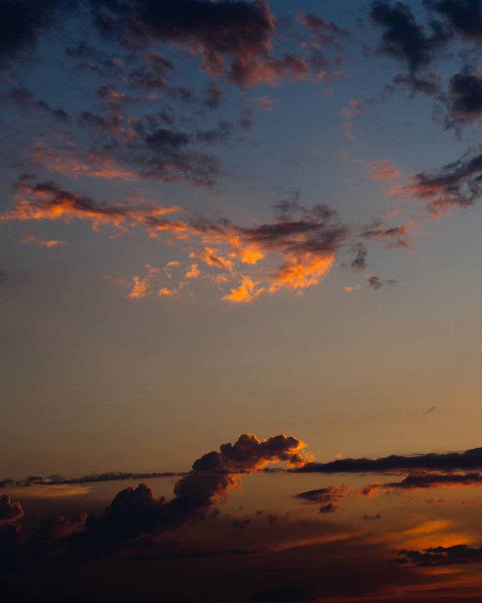 ludo_vici's tweet photo. There was a time, when I could hear the sunset, soft, playful and confident of its beauty. I will dive back in that time again.
#sunset #certainity #clouds #photography #sunsetphotography https://t.co/8ireF8SLD8