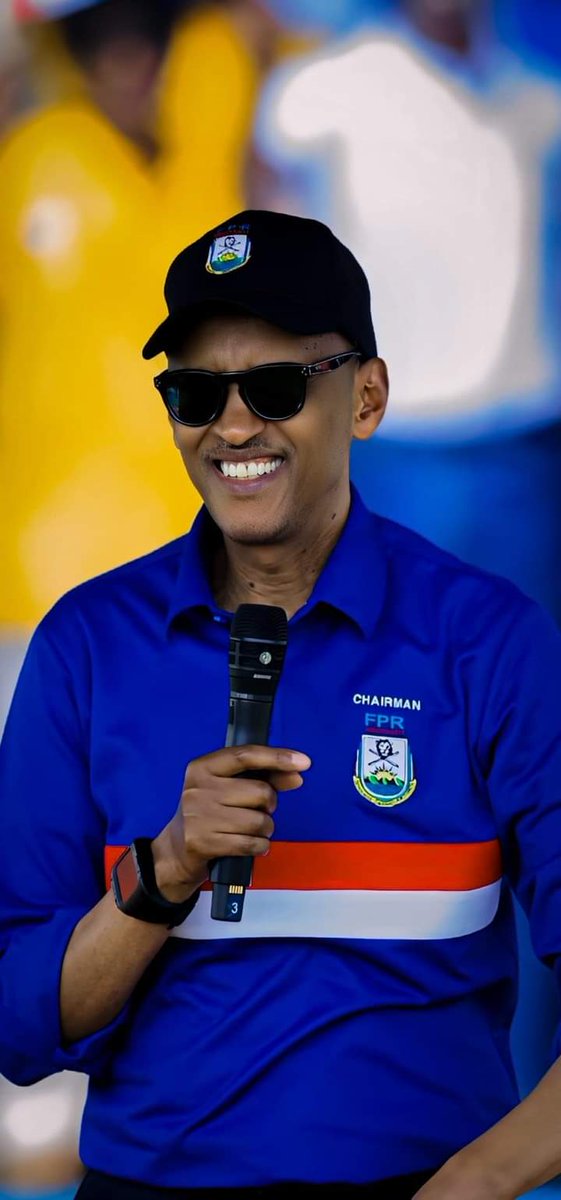 vnsengi's tweet photo. @UrugwiroVillage #Chairman,Gen.Paul KAGAME turakwifuriza #intsinzi,kandi intsinzi yawe ni iy'Abanyarwanda twese.
Ni icyizere cyo gukomeza #ubumwe bwacu,#demokarasi twihitiyemo n'#iterambere kuri bose.
#NdiUmunyarwanda
#Intare🇷🇼#IyoboyeIzindiNtare🦁
#TuracyariBabandi https://t.co/d8RPr550fI