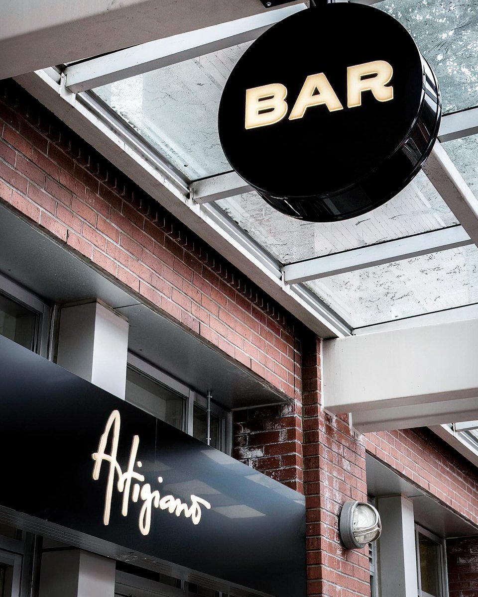 New location in Yaletown! Enjoy Artigiano coffee, pastries and sandwiches by day. As of 4PM, the space transforms into a perfect place for an aperitivo, with a selection of specialty wines and signature cocktails.

Visit us at 📍126 Davie St.
