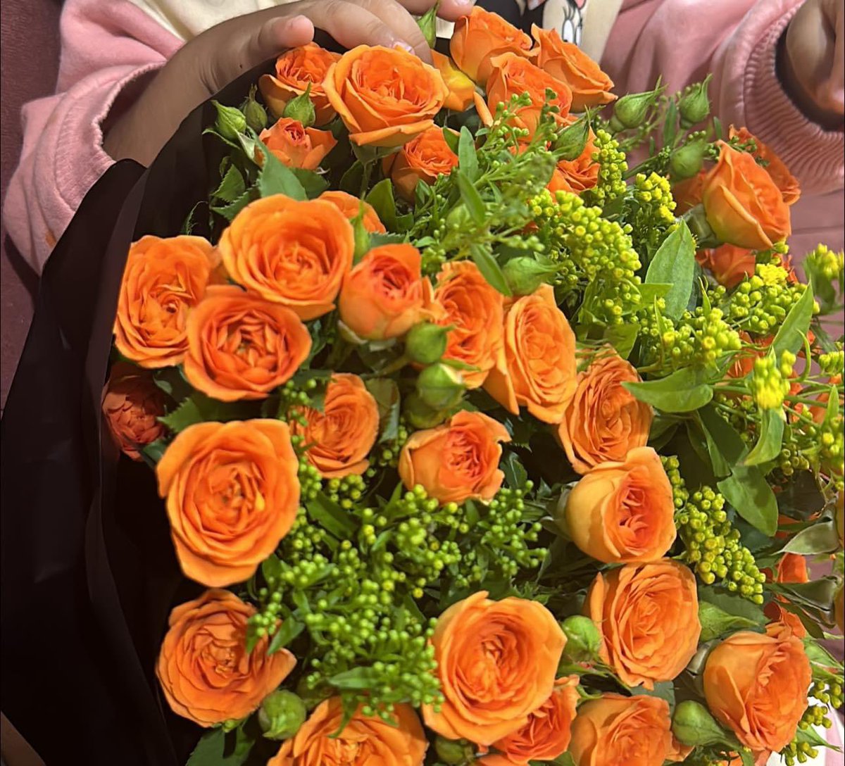 يا مساء الورد والهنا والسعادة يا قلوب محتاجه تهدى وترتاح 
يا عيون محتاجه تشوف السلام عم الكون والأفراح 
مساكم جميل مثل جمال قلوبكم أحبتي …..