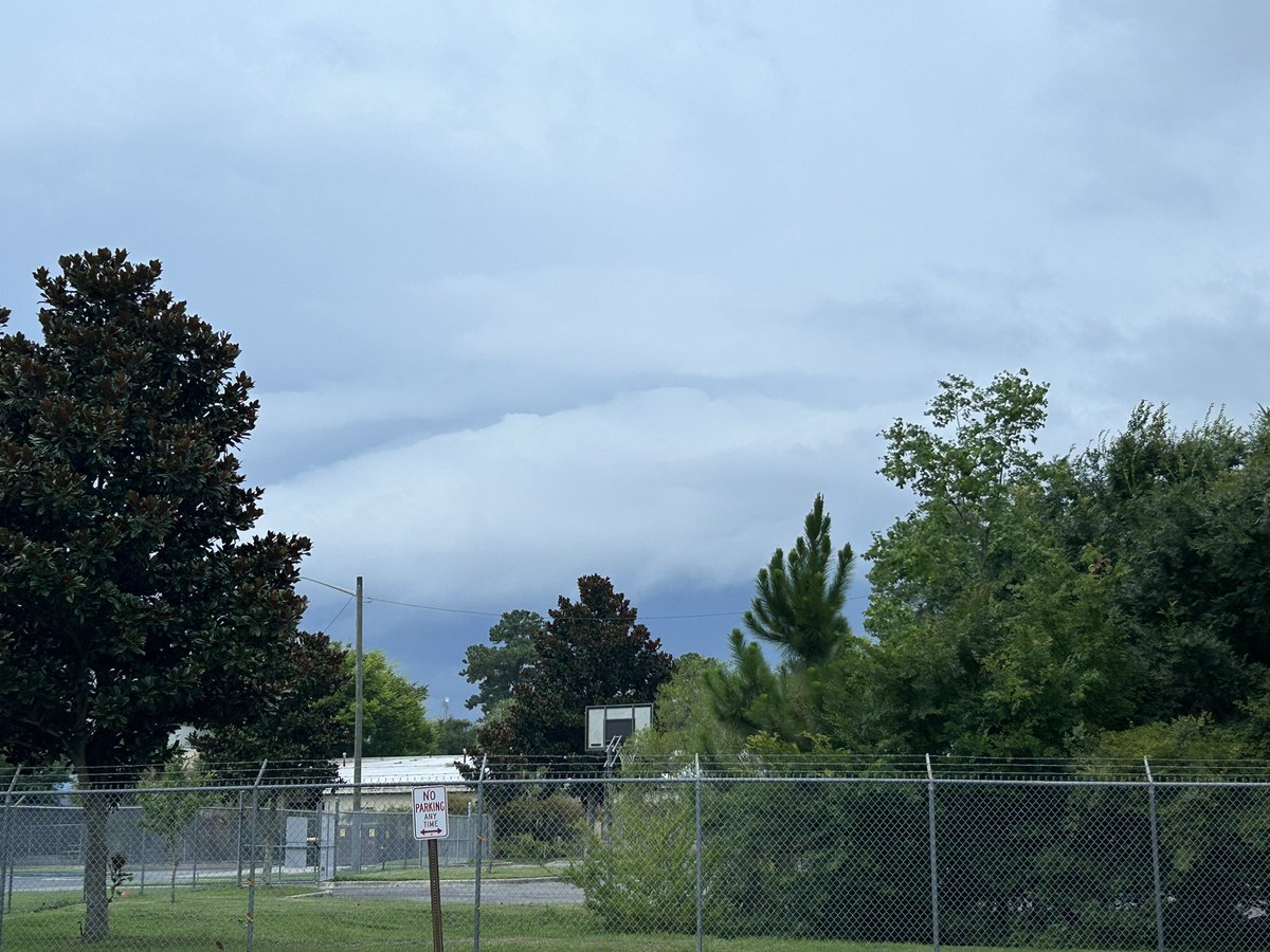 StormRider912's tweet photo. Shelf cloud with a line of severe thunderstorms extending from #RichmondHillGA->#SavannahGA-> #PoolerGA #GAwx #GAwxCond @NWSCharlestonSC @jnelsonWJCL @VKokinosWJCL @SheaGibsonWx @tommyhousewx https://t.co/wrc7m6J819