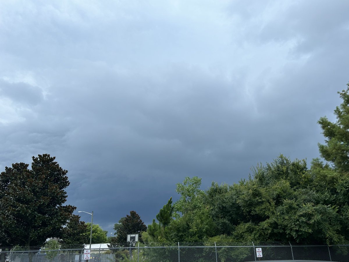 StormRider912's tweet photo. Shelf cloud with a line of severe thunderstorms extending from #RichmondHillGA->#SavannahGA-> #PoolerGA #GAwx #GAwxCond @NWSCharlestonSC @jnelsonWJCL @VKokinosWJCL @SheaGibsonWx @tommyhousewx https://t.co/wrc7m6J819
