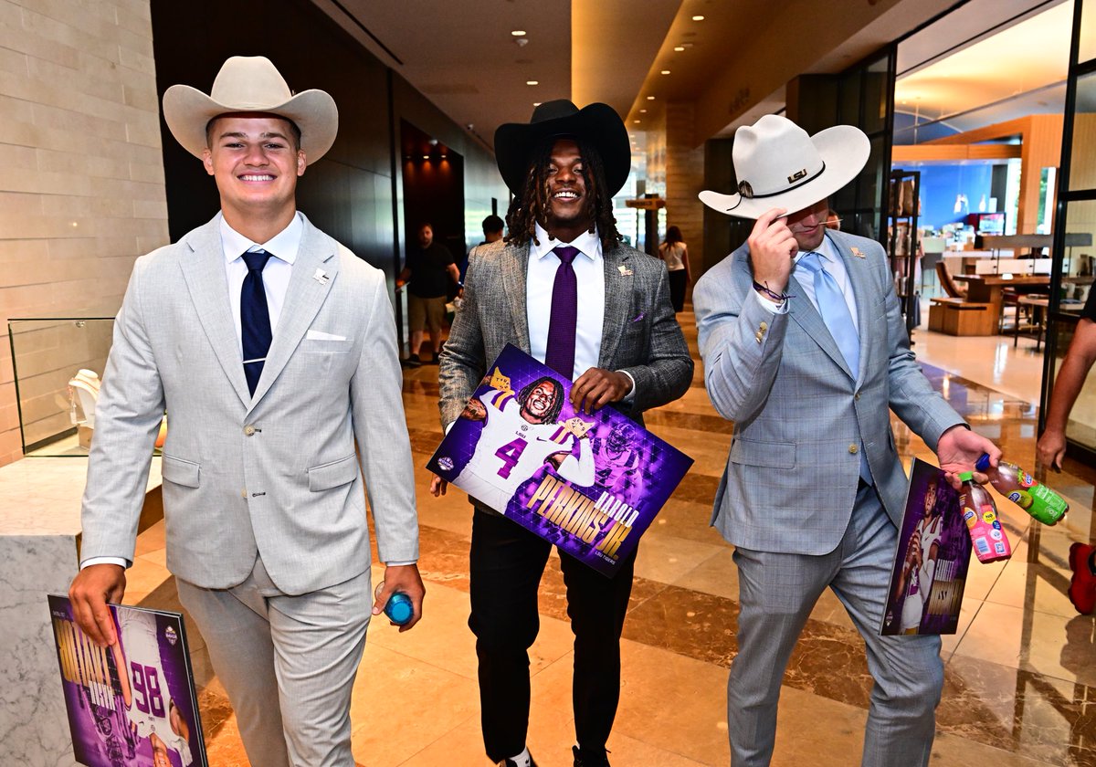 LSUfootball's tweet photo. Thank you, Dallas! 🤠 https://t.co/64WmwnoadY