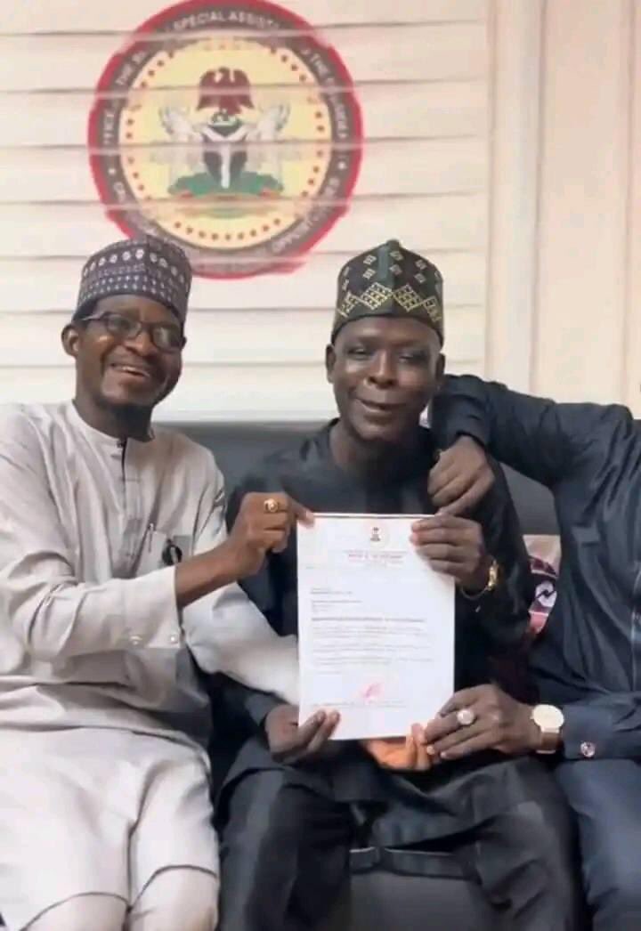 A_Y_Rafindadi's tweet photo. The Kano State skit maker, UMAR BUSH, has been appointed as S.A. Entertainment at the Office of the Senior Special Assistant to the President of the Federal Republic of Nigeria on Special Needs and Equal Opportunities.

Congratulations to him. https://t.co/lVBJAzF2TW