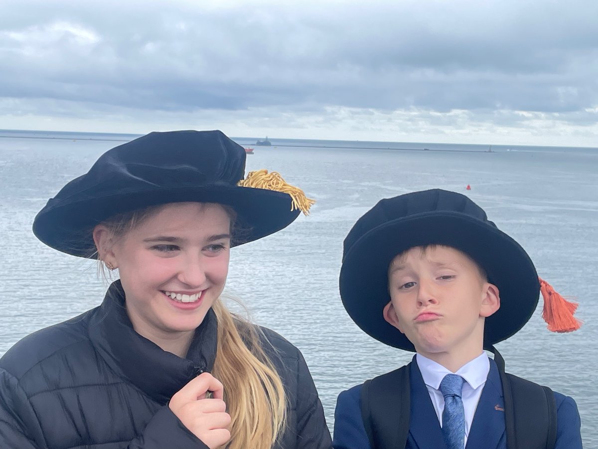JodyEdeOx's tweet photo. Such a lovely graduation day. Thank you for being there @ruthendacott @BridieKent #teamede. Couldn’t have done it without you all #PlymGrad https://t.co/dbel9bPmqn