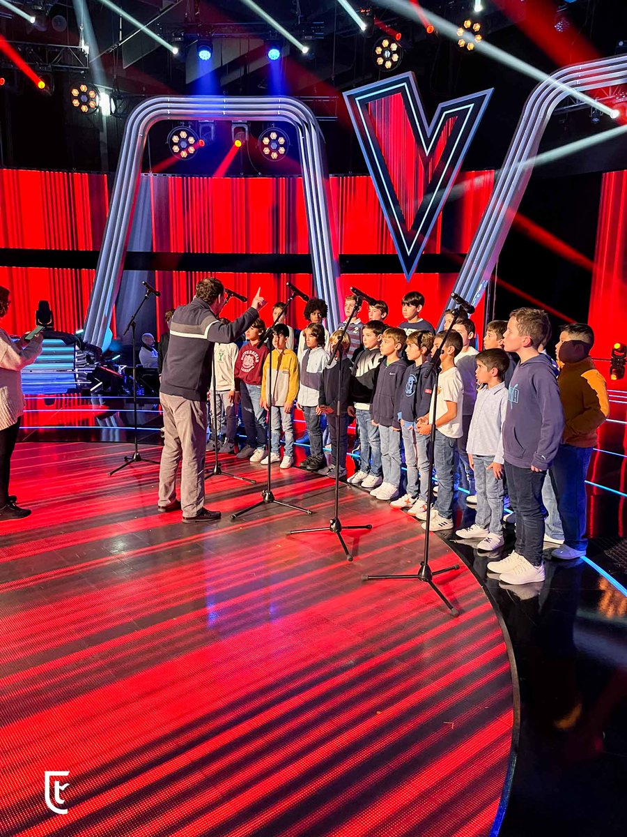 ColegioTajamar's tweet photo. CORO DE TAJAMAR🎤Aquí os dejamos de lo que no viste en la final de La Voz Kids. El coro de Tajamar ensayando en el plató del programa la canción de Superhéroes.

#LaVozKidsFinal https://t.co/R6Milmp8zR