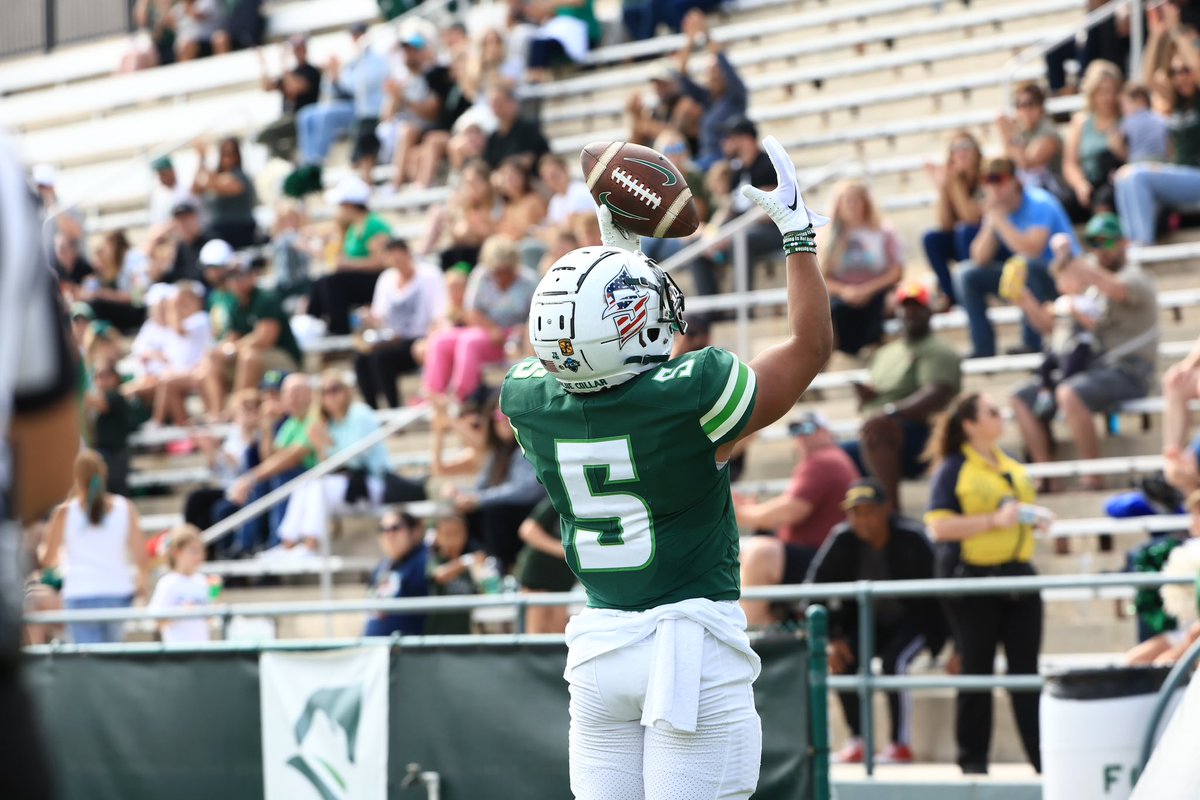 StetsonFootball's tweet photo. 𝗖𝗼𝗹𝗹𝗲𝗴𝗲 𝗙𝗼𝗼𝘁𝗯𝗮𝗹𝗹 𝟮𝟱 𝗶𝘀 𝗳𝗶𝗻𝗮𝗹𝗹𝘆 𝗵𝗲𝗿𝗲 𝗯𝘂𝘁 𝗼𝘂𝗿 𝘀𝗲𝗮𝘀𝗼𝗻 𝗶𝘀 𝗿𝗶𝗴𝗵𝘁 𝗮𝗿𝗼𝘂𝗻𝗱 𝘁𝗵𝗲 𝗰𝗼𝗿𝗻𝗲𝗿!

47 days. 

#HatAttack | #DefendDeLand | @StetsonHatters https://t.co/6gowHtt1gQ