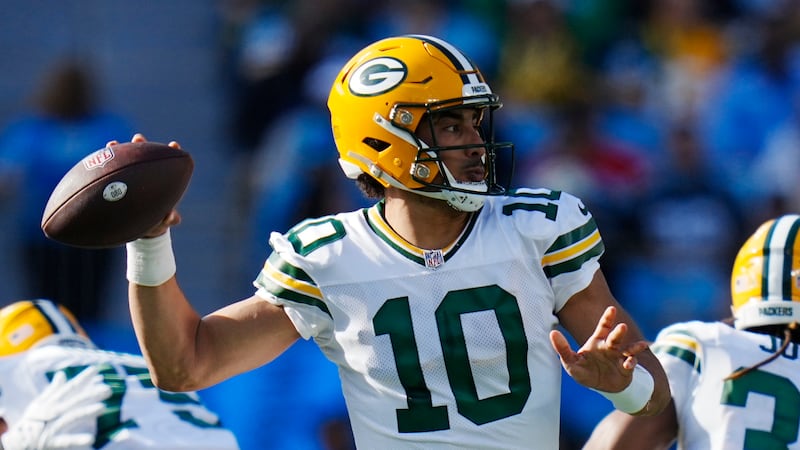 MLFootball's tweet photo. INSANE: Only 16 quarterbacks have ever thrown for 32+ touchdowns, 4100+ yards, and 11 or fewer interceptions in a season.

#PACKERS QB JORDAN LOVE IS THE ONLY QB EVER TO DO IT BEFORE HIS 3RD YEAR AS A STARTER, &amp; IT WAS ONLY HIS FIRST SEASON STARTING.

😱😱😱

(h/t @BookOfEli_NFL) https://t.co/Mq5oXNwRfx