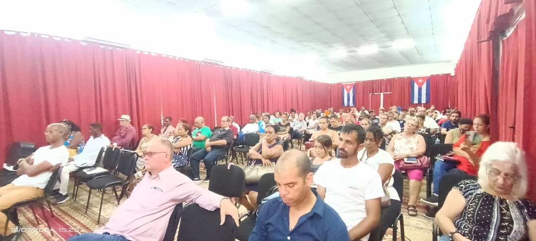 Roilancu1's tweet photo. Estamos en el Municipio #Regla, la Sierra Chiquita, miembros del Buró Provincial del PCC y dirigentes del Gobierno Provincial.
Debatimos sobre elementos principales de la Batalla Económica e Ideológica.
 #Industriales Vencerá! #Team505 
#SíSePuede
#LaHabanaViveEnMí https://t.co/hddDbOEU0I