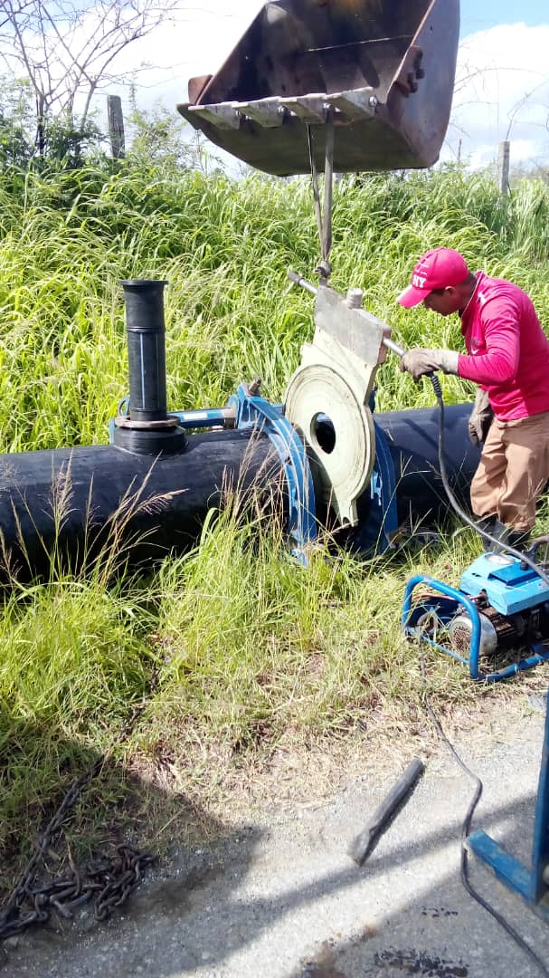 Avanza la conductora Paso Bonito, con la participación de la #Emrohc, la Delegacion de Recursos Hidráulicos Villa Clara y la ESIHO Villa Clara.
<a href="/OSDE_AyS/">OSDE Agua y Saneamiento</a> <a href="/EAAVillaClara/">Empresa de Acueducto y Alcantarillado Villa Clara</a> <a href="/delegacion_vc/">Delegación Provincial de Recursos Hidráulicos VC</a>