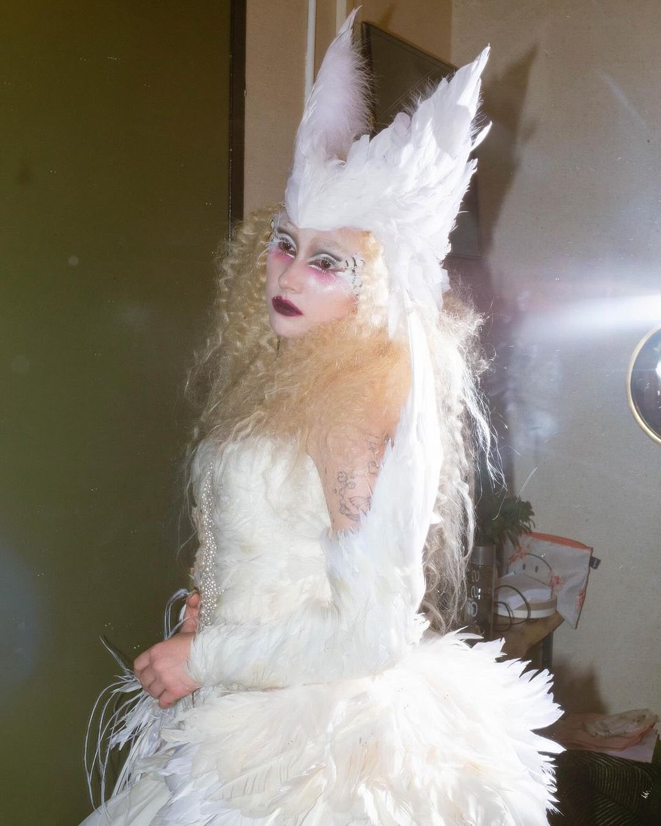 chappellroanbr's tweet image. Chappell sobre o Brasil e  seu amor pela drag queen Pabllo Vittar, para a @ellebrasil: 

“Recebo mensagens de ‘venha para o Brasil’ desde o começo da minha carreira. Além disso, sei que as drag queen são muito populares por aí. Sigo a Pabllo Vittar há muitos anos e sou obcecada…