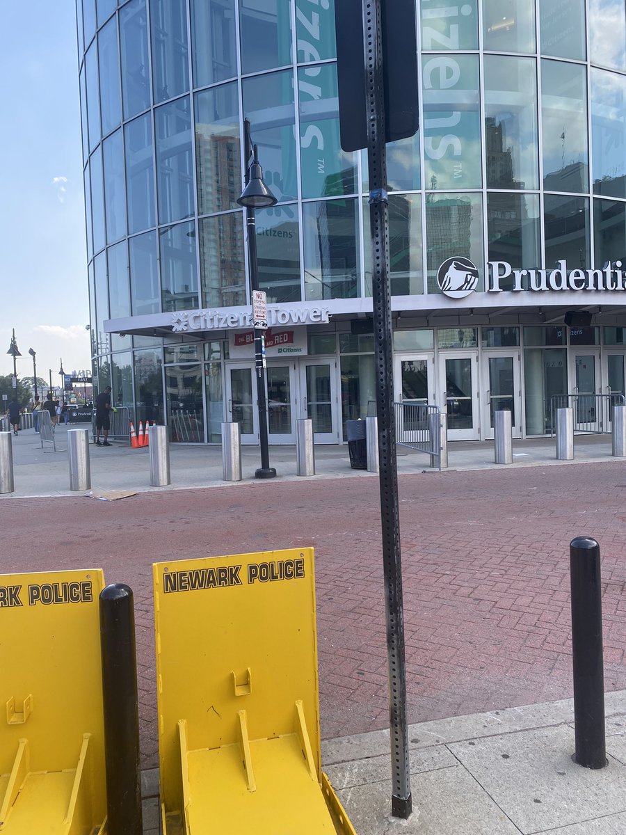 Update everyone I moved to another location. I will be near the front of the Prudential Center Citizen Tower.

#IU #아이유 #IU_WORLD_TOUR #HEREH #IUinUSA 
#HEREH_WORLD_TOUR_IN_USA
#HEREH_WORLD_TOUR_IN_NEWARK