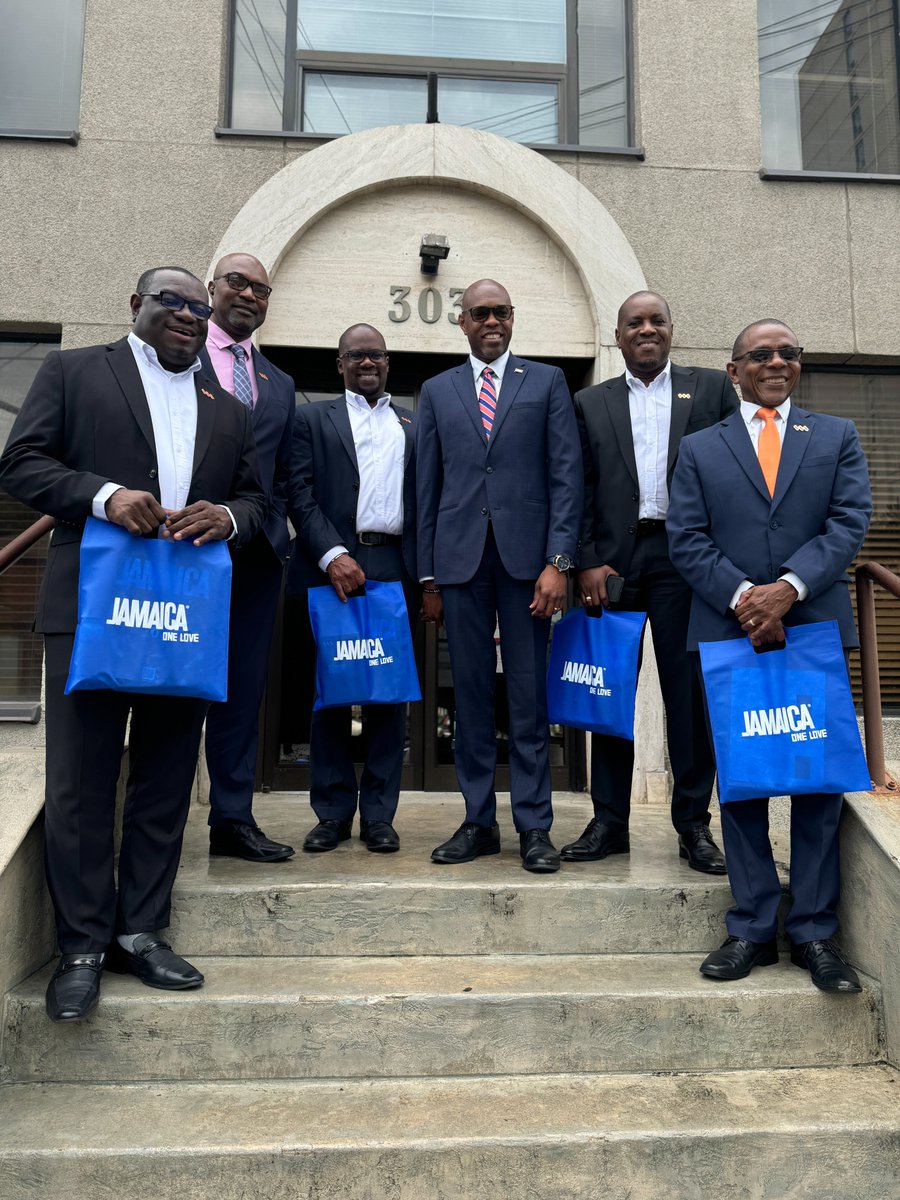 myvmgroup's tweet image. Our VM Executives and Senior Leaders paid a courtesy visit to the Consulate General of Jamaica, in Toronto, this morning. 

The VM Group is committed to strengthening bonds with our global Jamaican community.

#Vision2024 #CourtesyCall #VMCanadaTour