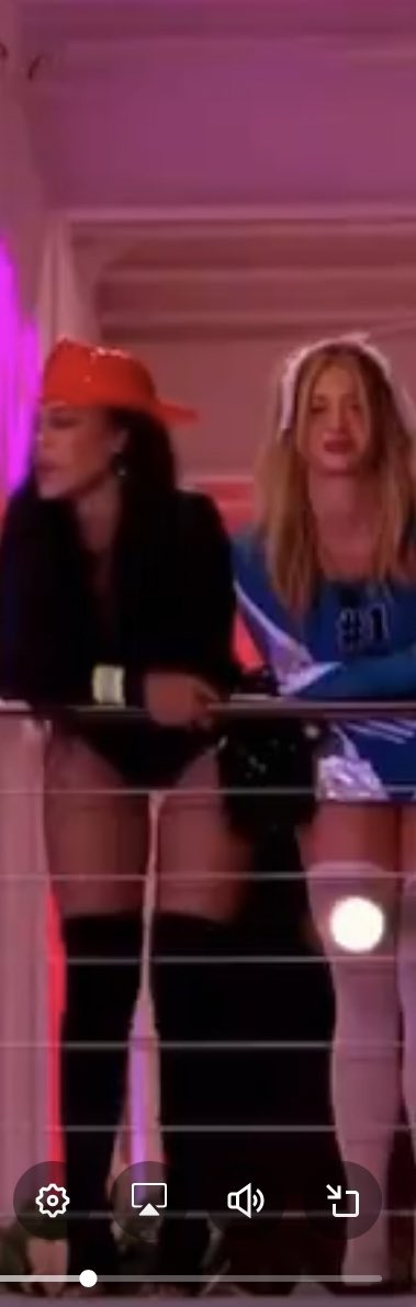 sndrfa's tweet photo. why is kaylor already crying https://t.co/PP2I38CYzl