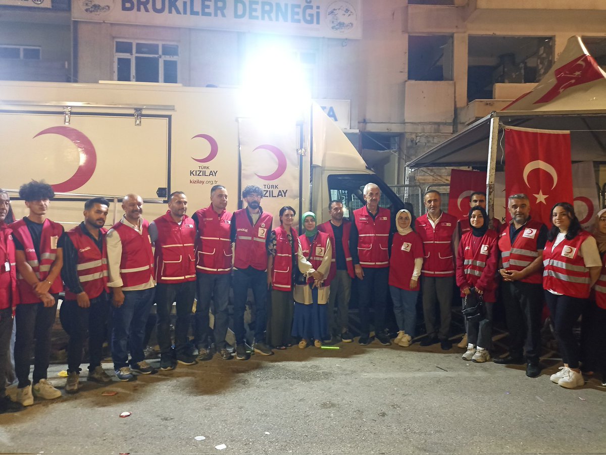 kizilayvan's tweet photo. 15 Temmuz Demokrasi ve Milli Birlik Günü'nü hemşehrimiz ve Gönüllülerimiz ile kutladık. @Kizilay @FatmaMericYlmaz @demiroglu65 @YenerTANIK @ramazansaygili1 @tcvanvaliligi @VanEmniyet https://t.co/tktUpSPZCP