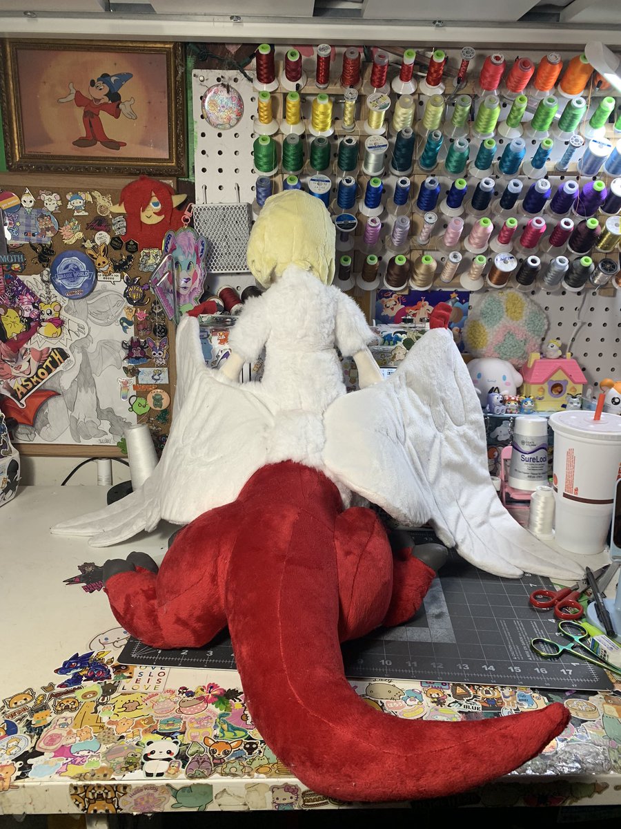 ThimblesThread's tweet photo. 72 hours later and Falin is finished 😪

This plush is a behemoth the dragon body is made with @/CirquellGate dragon pattern and the Human body is made with @/dollphinwing curvy girl pattern 

Falin will be up for grabs at Ctcons Saturday market this weekend 💖 https://t.co/krxubQkcM2