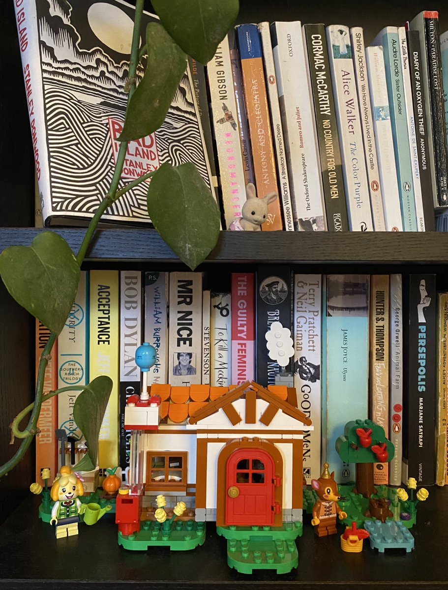 chaz_rob_'s tweet photo. new lego for the collection 🎂🍎 #AnimalCrossing #LEGO https://t.co/KjCMZmUVj6