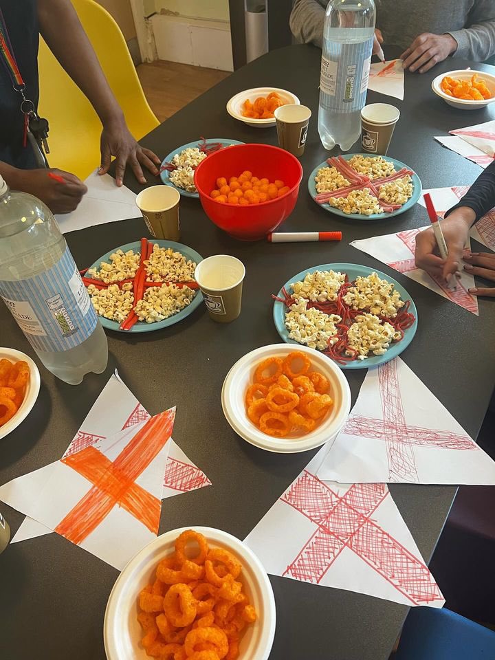 AnnaS033's tweet photo. @pavilion_ward Football party last night !!  🏴󠁧󠁢󠁥󠁮󠁧󠁿⚽️🏟️Not the result we wanted but a great fun night anyway and amazing teamwork from everyone ! ☺️ https://t.co/HbJbWciGCG