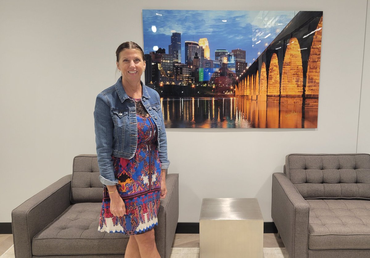 WayneMoranPhot0's tweet photo. I went to west Bloomington MN to Presidio, a global IT consulting firm, to sign the giant #minneapolis #stonearchbridge print they had purchased.
I met with Office Manager, Joli Holmberg. She showed me all the other amazing images she chose for the entire office.
She was so excited about this print, we needed to get a picture of her with it.
Thank a ton Joli! It was a pure pleasure meeting you!
