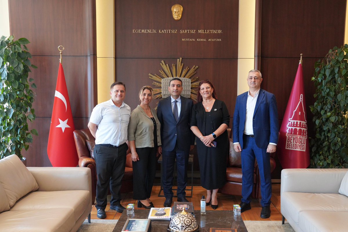 Nazik ziyaretleri için teşekkür ederim.

📌CHP Sarıyer Meclis Üyesi Uğurhan Atma ve İş İnsanı Onur Hakan Atma
📌Geçmiş dönem CHP Eyüpsultan İlçe Başkanı Sinan Akçiçek
📌Geçmiş Dönem CHP Beyoğlu Meclis Üyesi Durmuş Horlu, Mimar Ersoy Çakır ve Hamit Korkmaz
📌ÇEDF Yönetim Kurulu