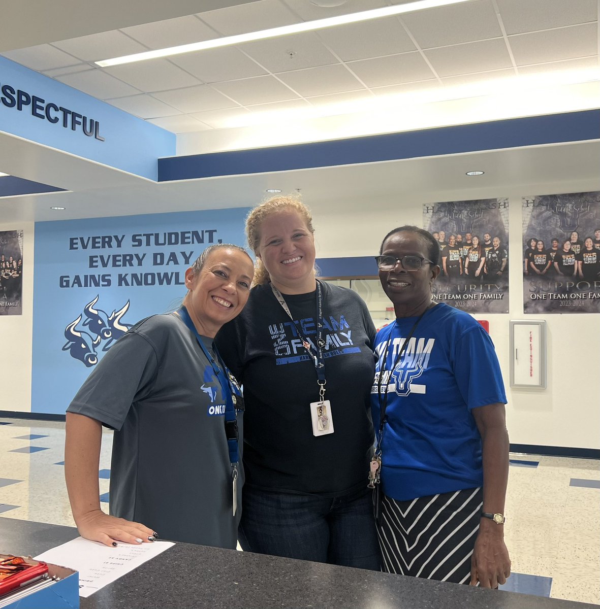 HarnsMarshMS's tweet photo. ๐กHarns Marsh Middle is hosting the @LeeSchools Secondary Cadres this week in preparation for Teacher Pre-Week! We are inspired by the dedication of the incredible educators across our district! #OTOF #HMMS https://t.co/fgFr8p7D11