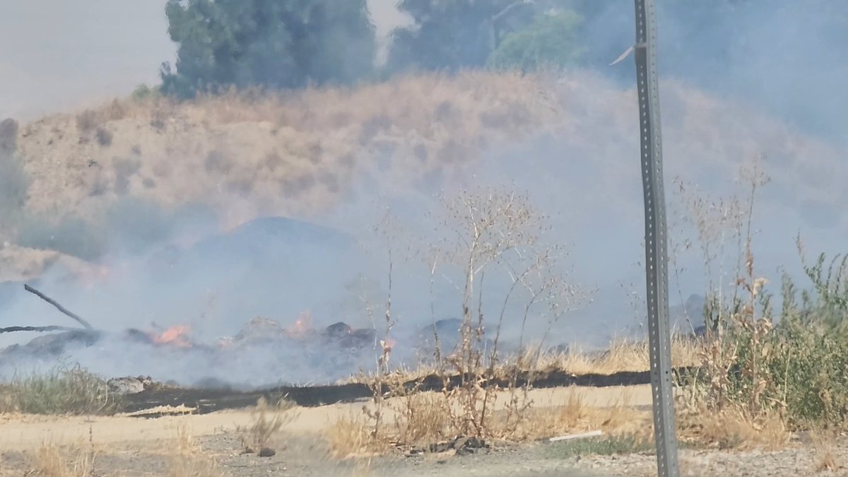 KernFiregraph's tweet photo. Some pictures from on scene the #HartFire https://t.co/kAL3lLF3wE