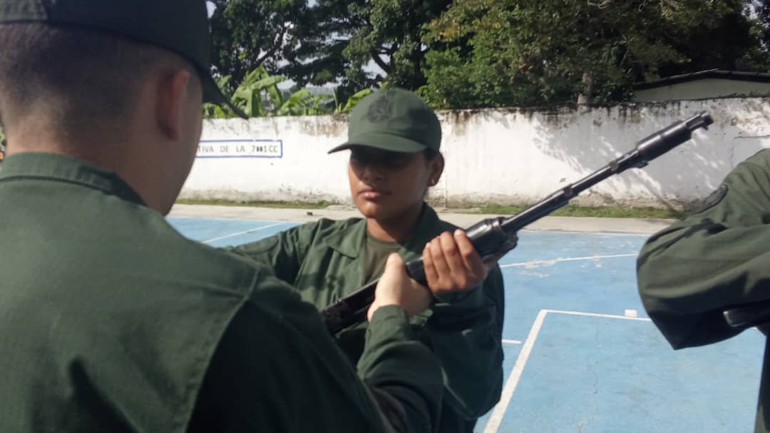 713BER_EJB's tweet image. 📢#Entérate || El personal profesional y tropa alistada realizó instrucción y entrenamiento de tiro reducido de fusil de asalto AK-103, con el fin de mantener al personal entrenado y con un alto nivel operacional.
#CrecimientoProductivo #FANB #SoloUnidosVencerrmos #15jul