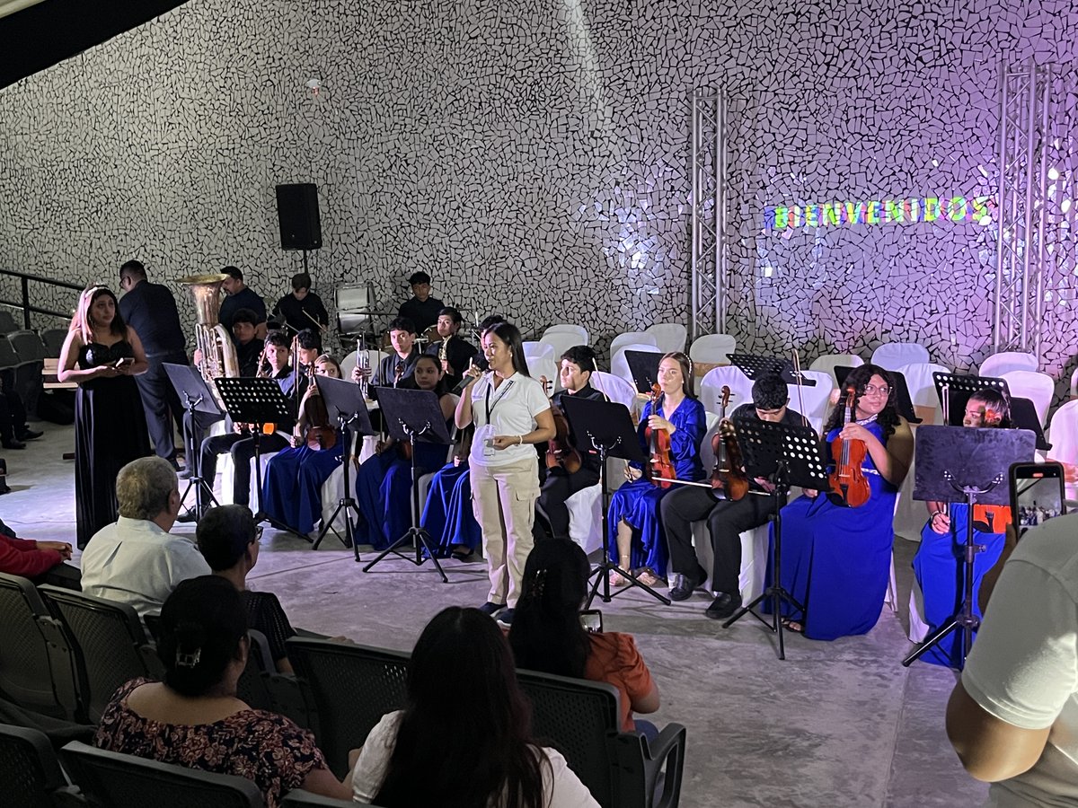 Parquekevingt's tweet photo. Te compartimos algunos momentos de la presentación del Concierto y Ensamble de Orquestas Juveniles de Oriente. 🎺🎼

 #GuatemalaSaleAdelante #DeporteSaleAdelante https://t.co/xgImKkzoZn