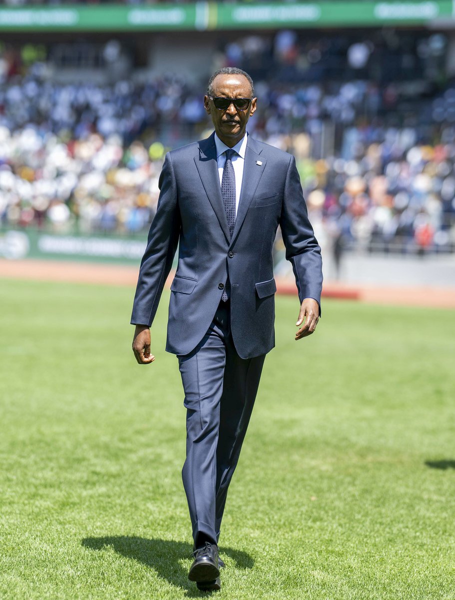 Gahorane ingoma nyakurambira ibyibyiza mugaba w'ikirenga watugabiye amahoro, wowe watwimanye nubu n'iteka ryose, intwari yacu gahore kw'isonga🙏🏽💪🏼🩷

My President