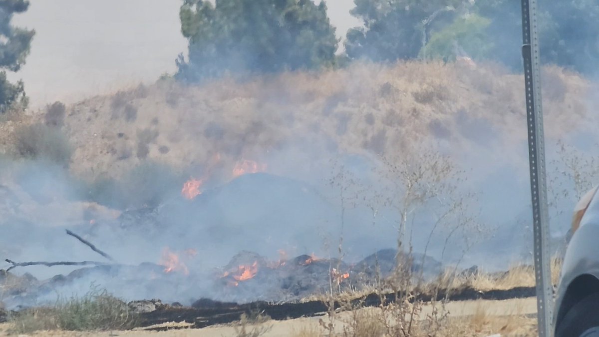 KernFiregraph's tweet photo. @KernFireCallout #HartFire 1 acre https://t.co/bNRhf2075R