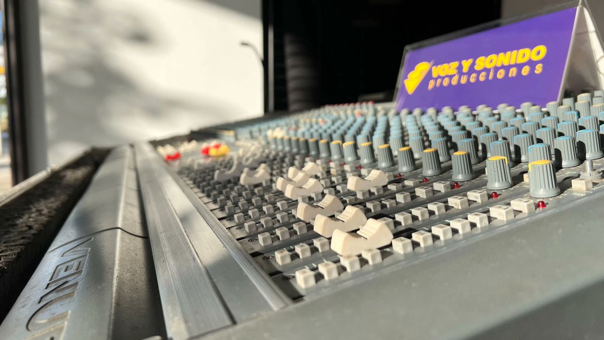 VocesonC's tweet photo. 👉 SoundCraft Venue de 2ª mano.

▪️ 40 Canales
▪️ 8 Envíos
▪️ 8 Grupos
☑️ FlightCase Incluido.

Ya disponible en nuestra página web
https://t.co/0aCoGdzaHe

Precio: 800€ https://t.co/bBYbt2OSlC