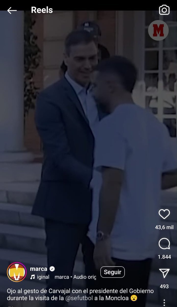 joanguirado's tweet photo. Carlos Alcaraz dando like al saludo frio de Carvajal a Sánchez. Lo que no están subvencionados no dependen de hacerle gracias al líder. https://t.co/T1G3ZckZ15