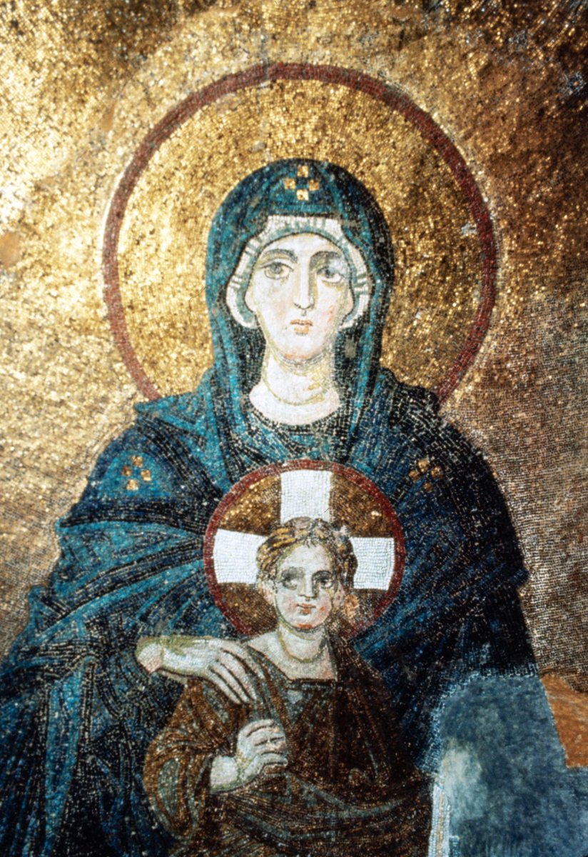 Το ψηφιδωτό με την Παναγία και το Θείο Βρέφος στην κόγχη της αψίδας του Ιερού Ναού της Αγίας Σοφίας στην Κωνσταντινούπολη.
(φωτ. δεκ 1960 του Βυζαντινού Ινστιτούτου)