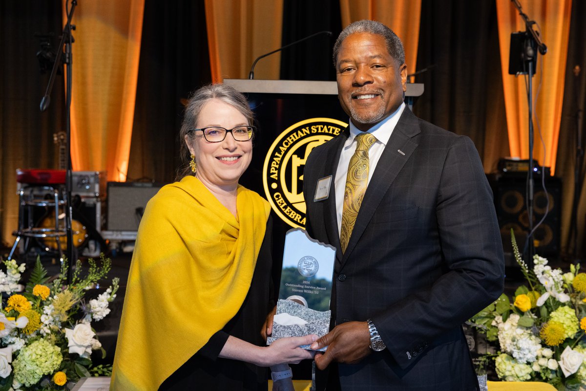 AppState_FB's tweet image. Congrats to @AppState_FB alum Steve Wilks (@ScoreonD) for being recognized with the Outstanding Service Award at @AppState’s Alumni Awards Gala!