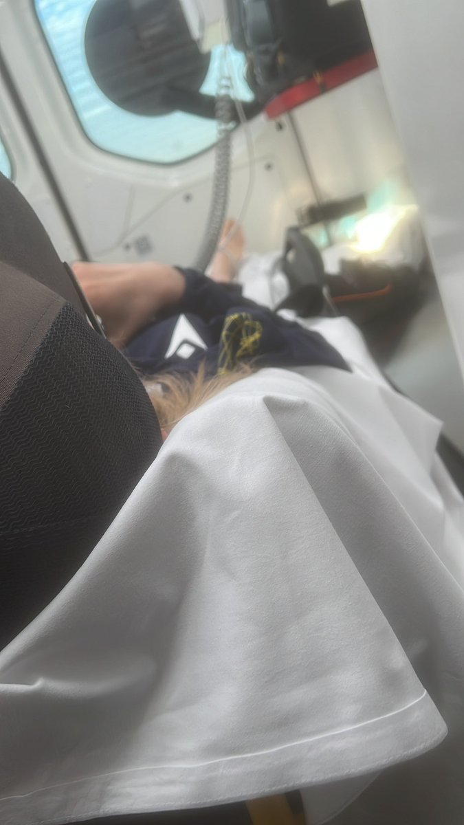 KrustedGod's tweet photo. Árekstur pog https://t.co/ua4MCZyJJG