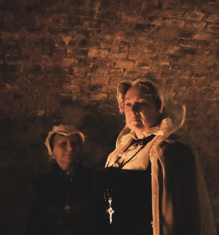 JaneCollier1542's tweet image. Thank you Friday audience for all your lovely comments 👑
My performance Thursday 18th is now sold out. 
Off to Bolton Castle, Wensleydale, Monday 29th July.
Linlithgow dates at the end of September. @BuxCHE @buxfringe @bolton__castle @HistEnvScot #Linlithgowpalace