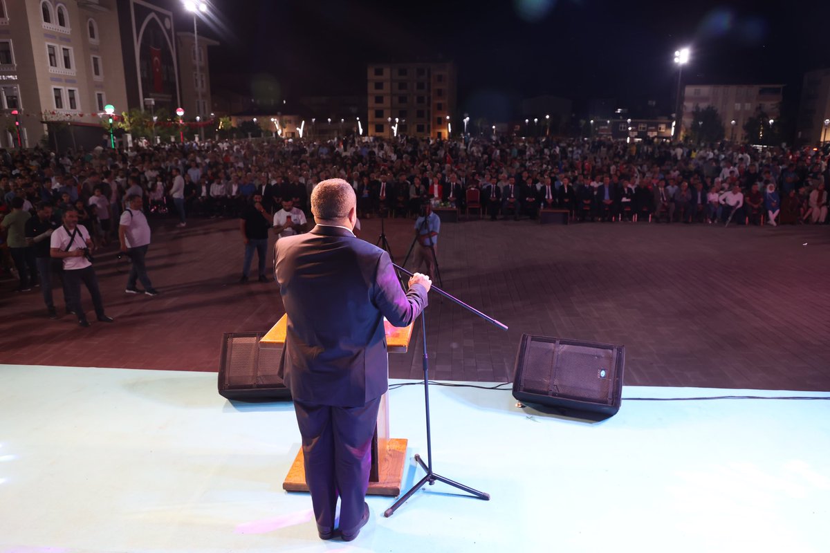 15 Temmuz hain darbe girişiminin 8. Yıldönümünde halkımızla birlikte Muş Kent Meydanında düzenlenen anma etkinliğinde bir aradayız.

#15TemmuzDestanı