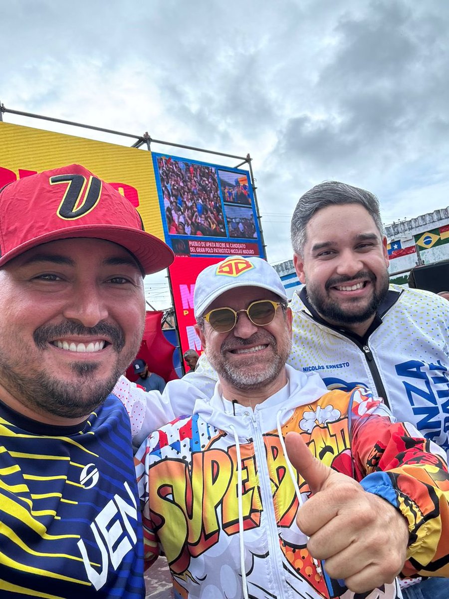 Nadie ni nadie nos borrará la sonrisa. Ya el pueblo decidió. <a href="/NicolasMaduro/">Nicolás Maduro</a> <a href="/tatachavista/">Yulisbeth García</a>