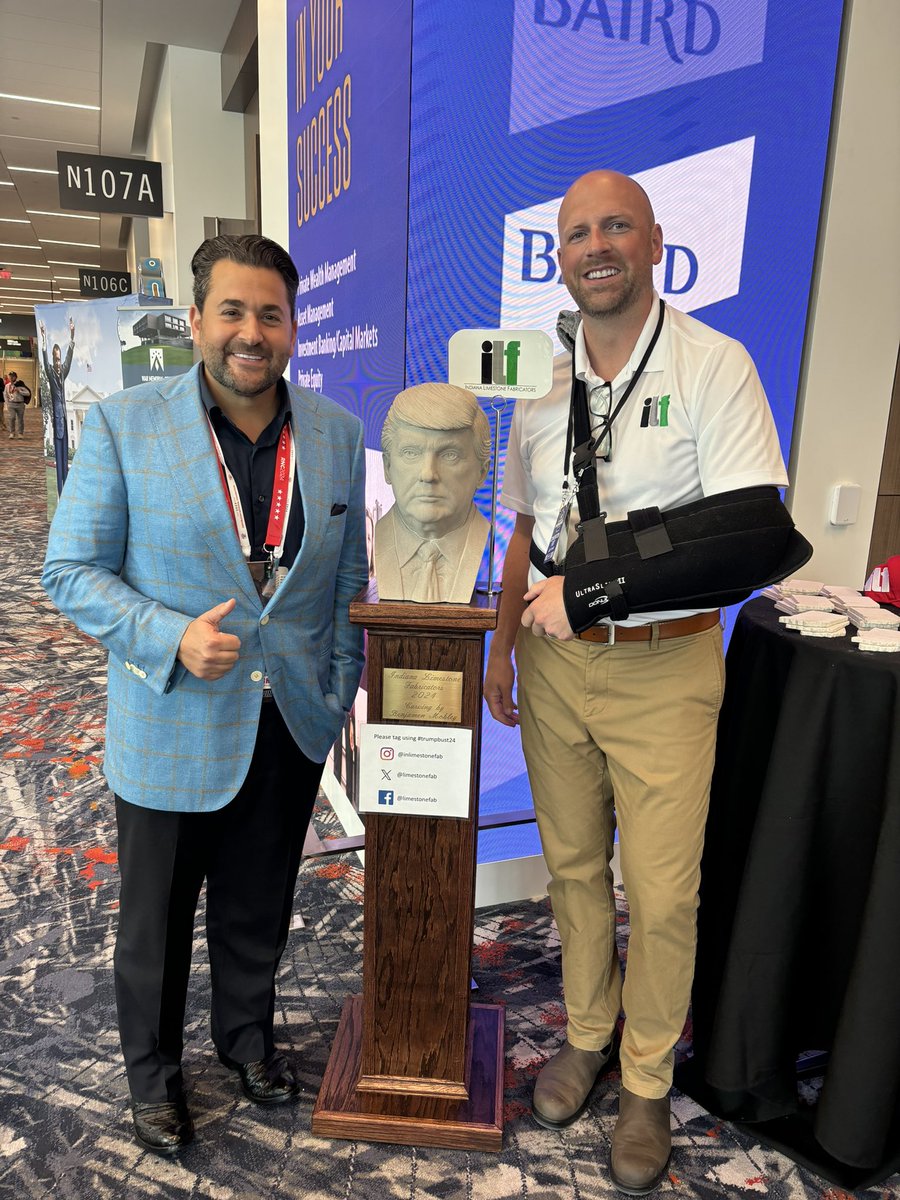 limestonefab's tweet photo. @NickAdamsinUSA stopped by to snap a pic with @realDonaldTrump https://t.co/2JWPiICzR7