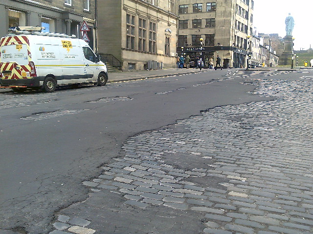 Del_ivered's tweet photo. @DonaldCMacleod @DrScottArthurMP Hammering those least able to afford newer cars, vans and taxis. Why do Labour (and SNP in Glasgow) punish workers for no gain to air quality?
While the plonker leaves streets peppered with #Arthuritis : https://t.co/7AyfxQedyb