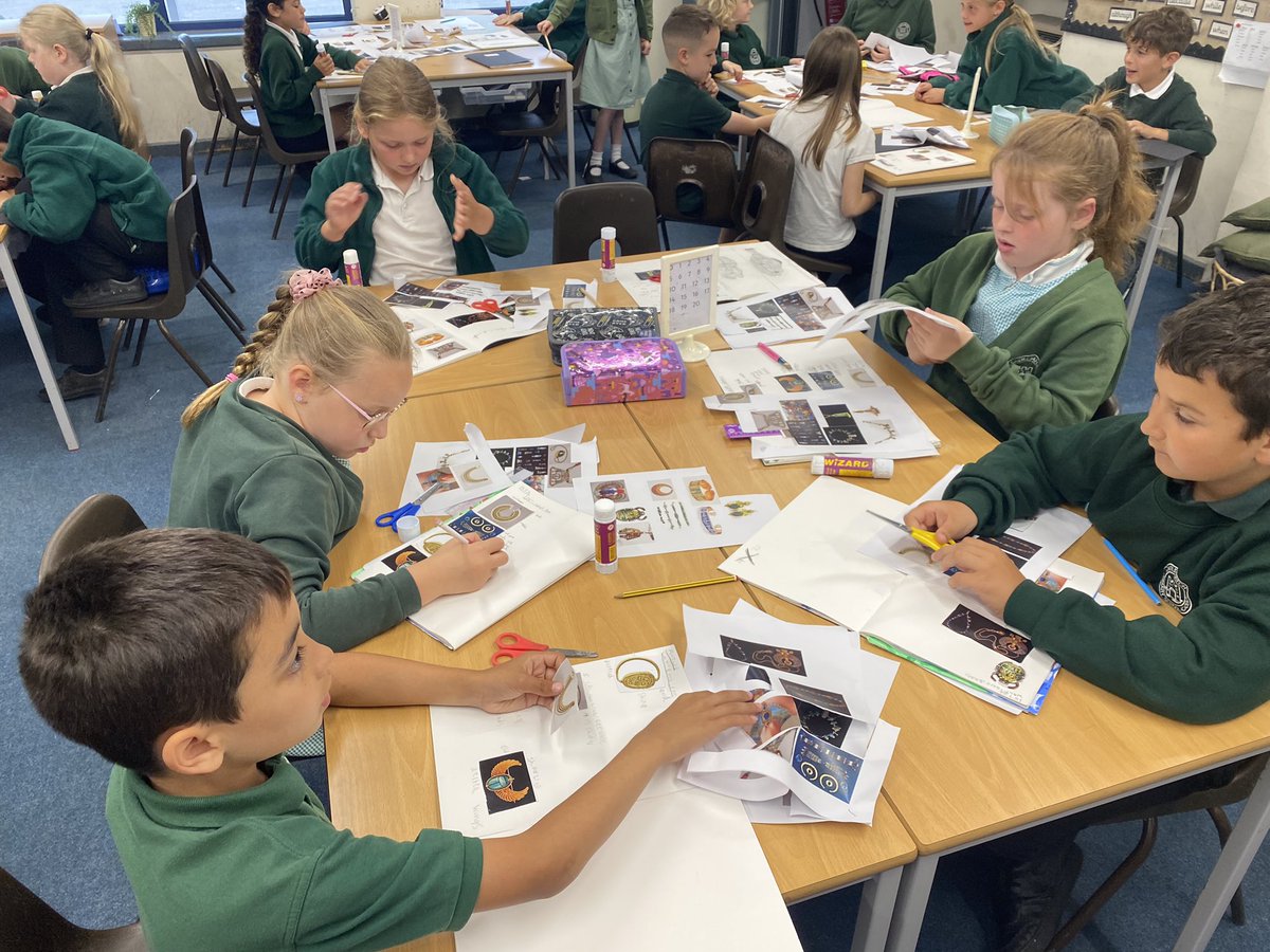 Mrs Dawe tweet media